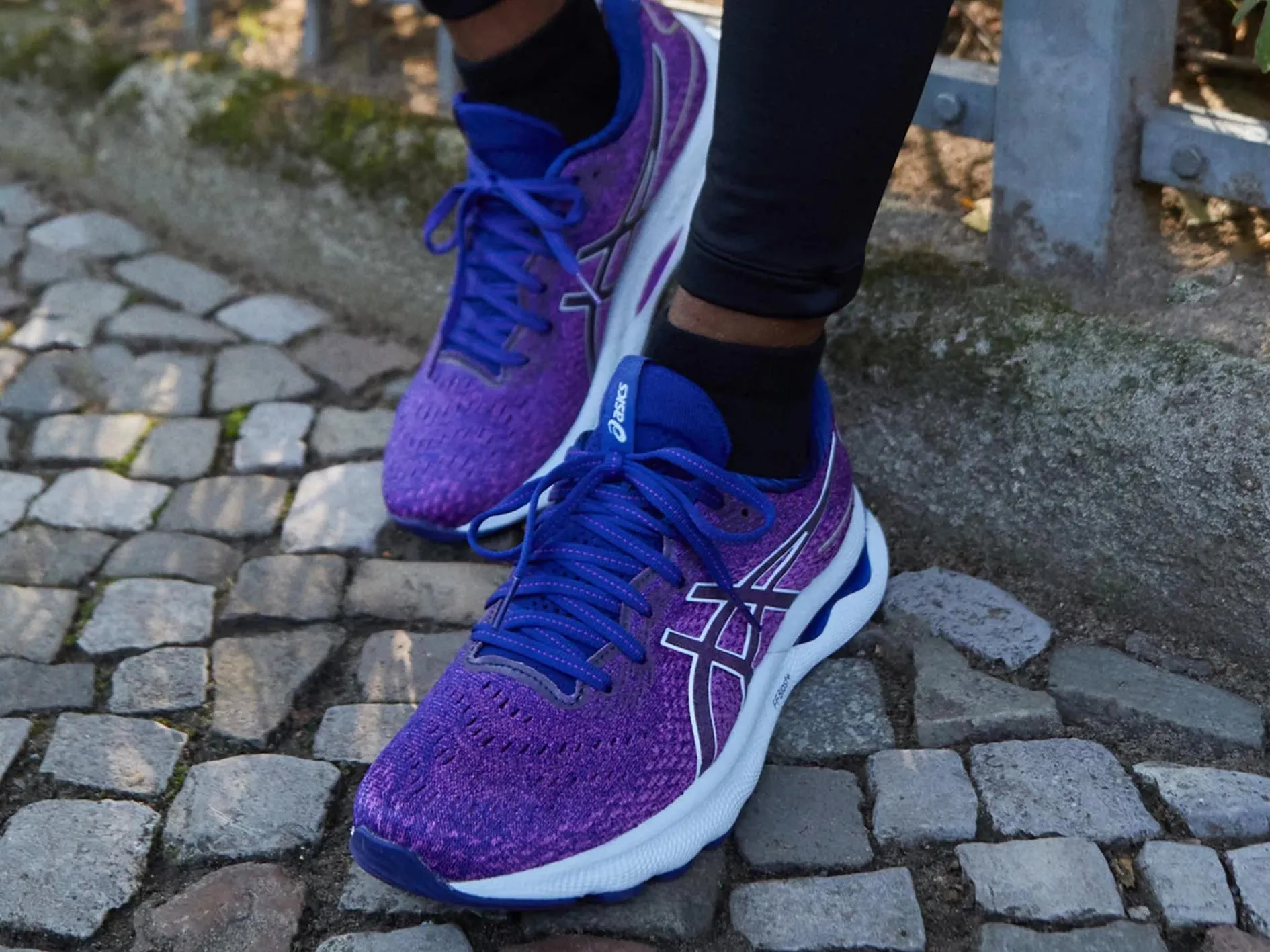 Asics Womens Nimbus 24 <BR> 1012B201 500