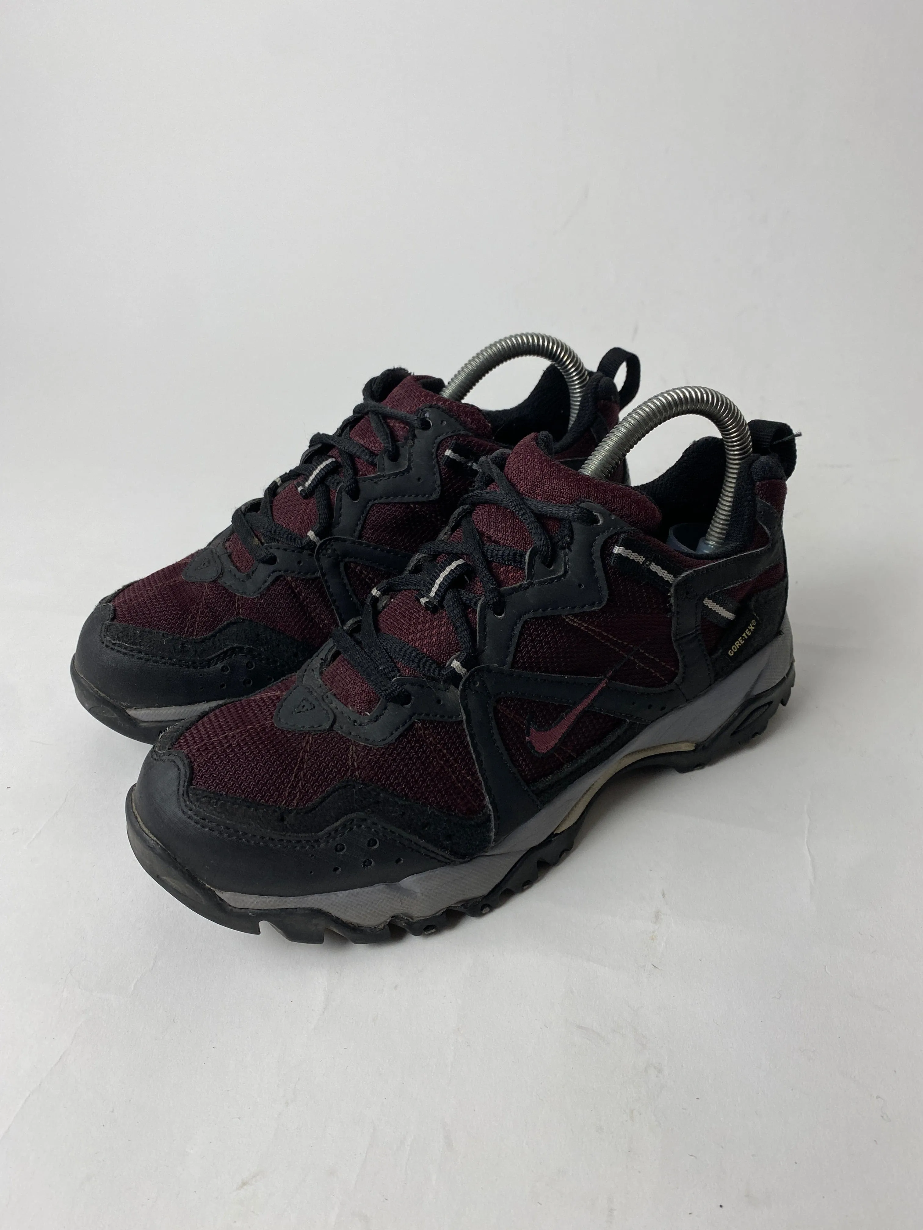 Nike ACG Shoes US Womens 6.5 Red Gore Tex Hiking