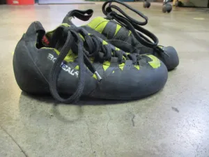 Used Boreal Stinger Fusion S-2 - Size Y2.5 Climing Shoes