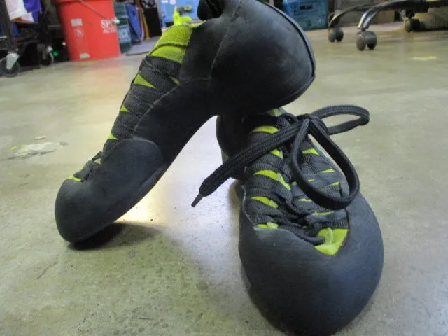 Used Boreal Stinger Fusion S-2 - Size Y2.5 Climing Shoes