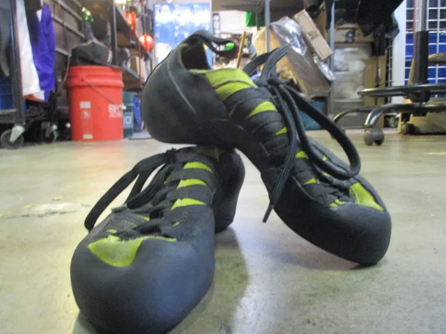 Used Boreal Stinger Fusion S-2 - Size Y2.5 Climing Shoes