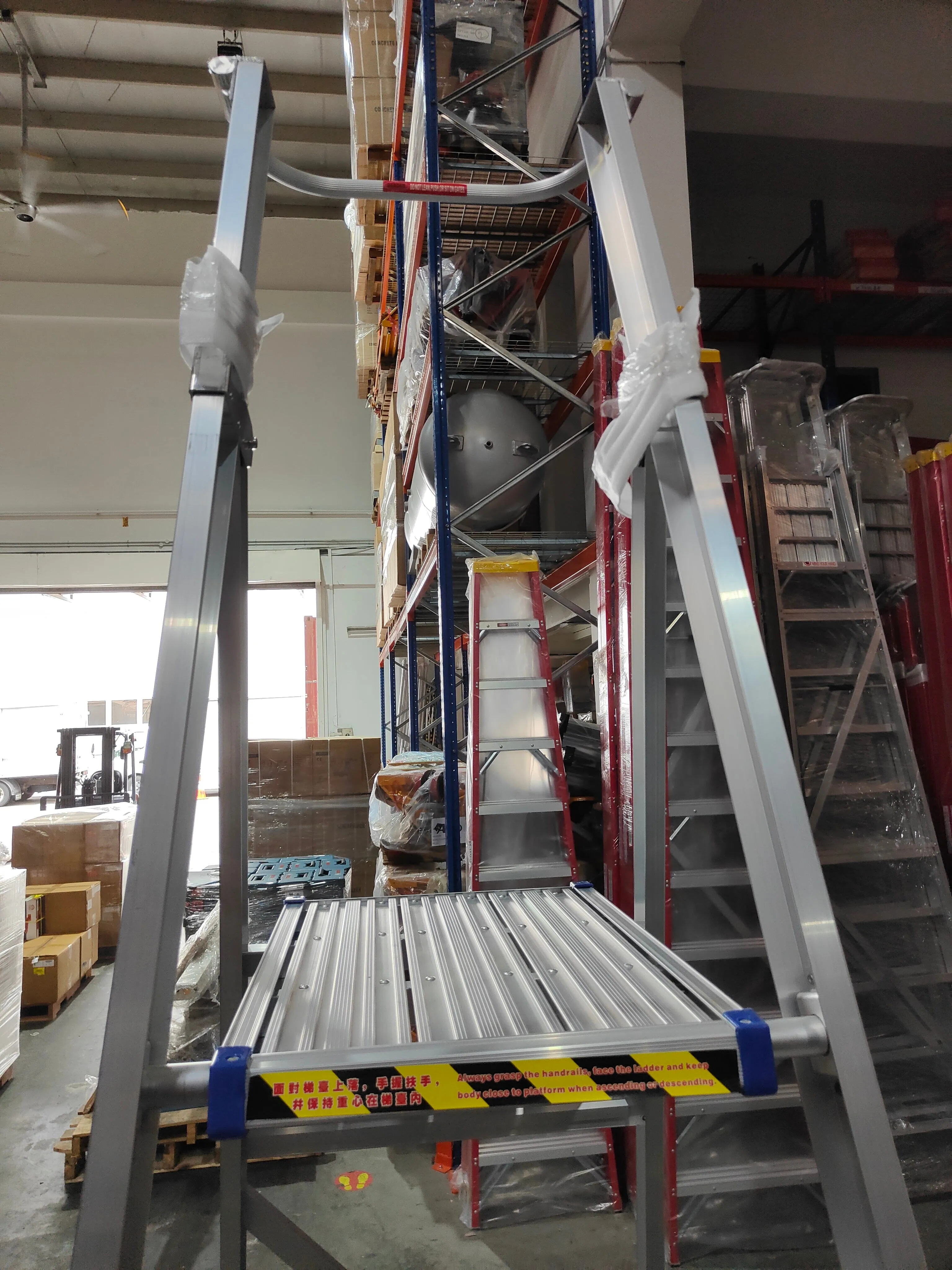 XG Aluminium Platform Ladders Come with Safety Chain | Sizes : 3 Steps to 12 Steps | Model : L-XG152EA