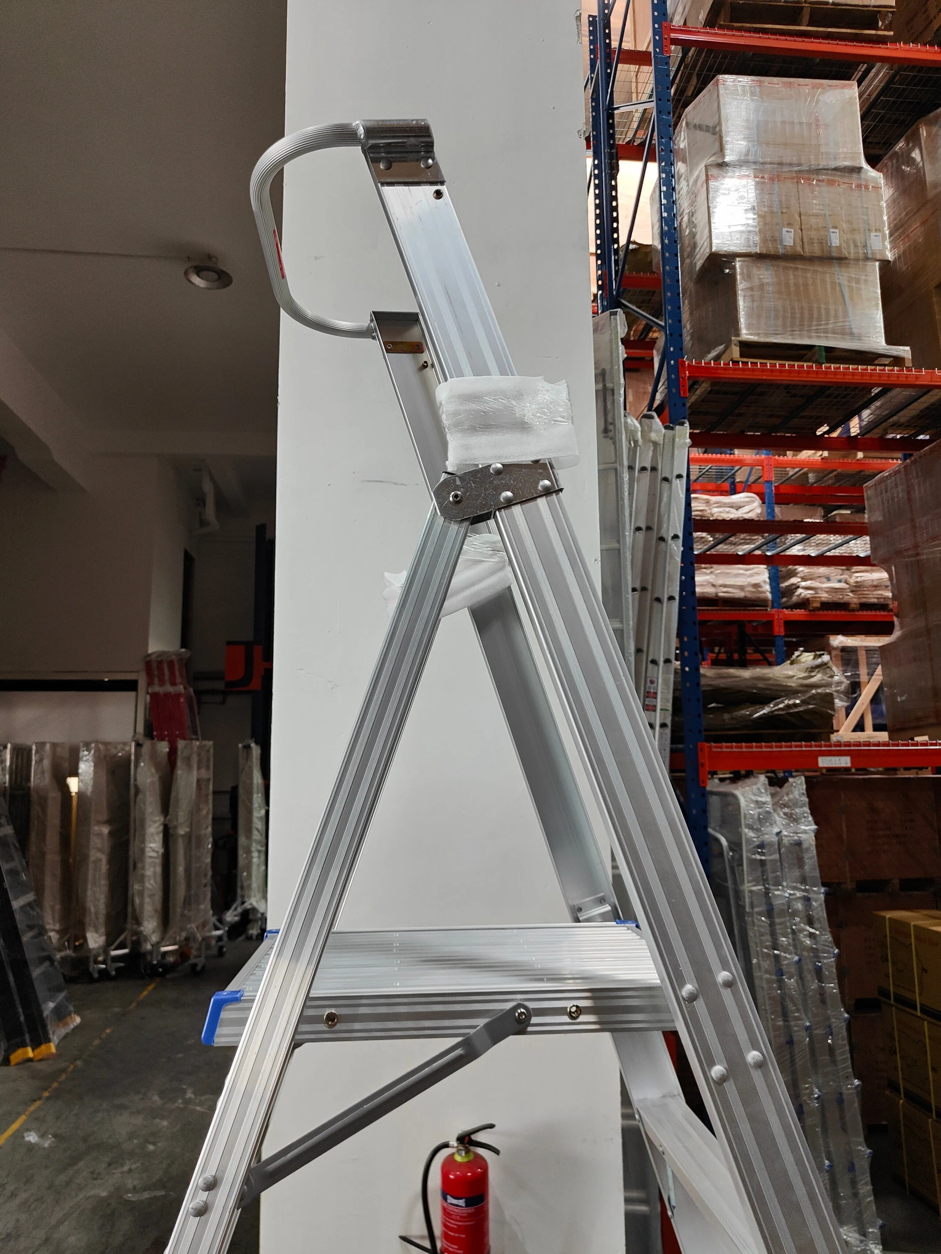 XG Aluminium Platform Ladders Come with Safety Chain | Sizes : 3 Steps to 12 Steps | Model : L-XG152EA